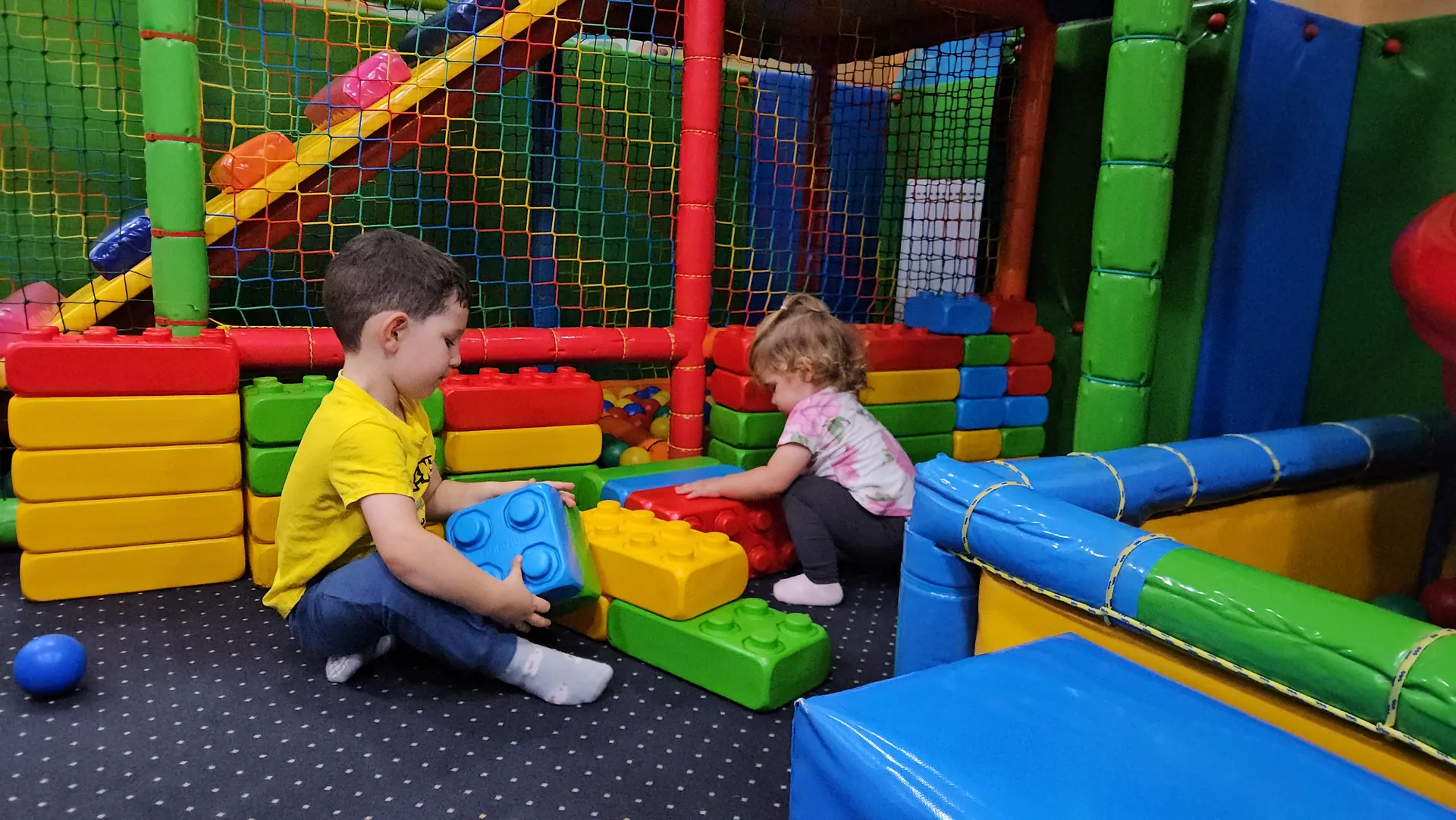 Golden Kids w Rudzie Śląskiej – sala zabaw z 2- i 4-latkiem – zdjęcie 3